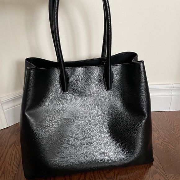 Matt & Nat | Krista Vegan Satchel | Black Large Tote Bag - Picture 4 of 9